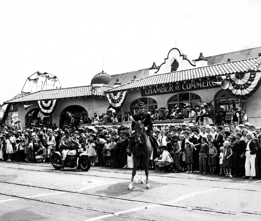 Redondo Beach 1936 Chamber of Commerce Building WM.jpg